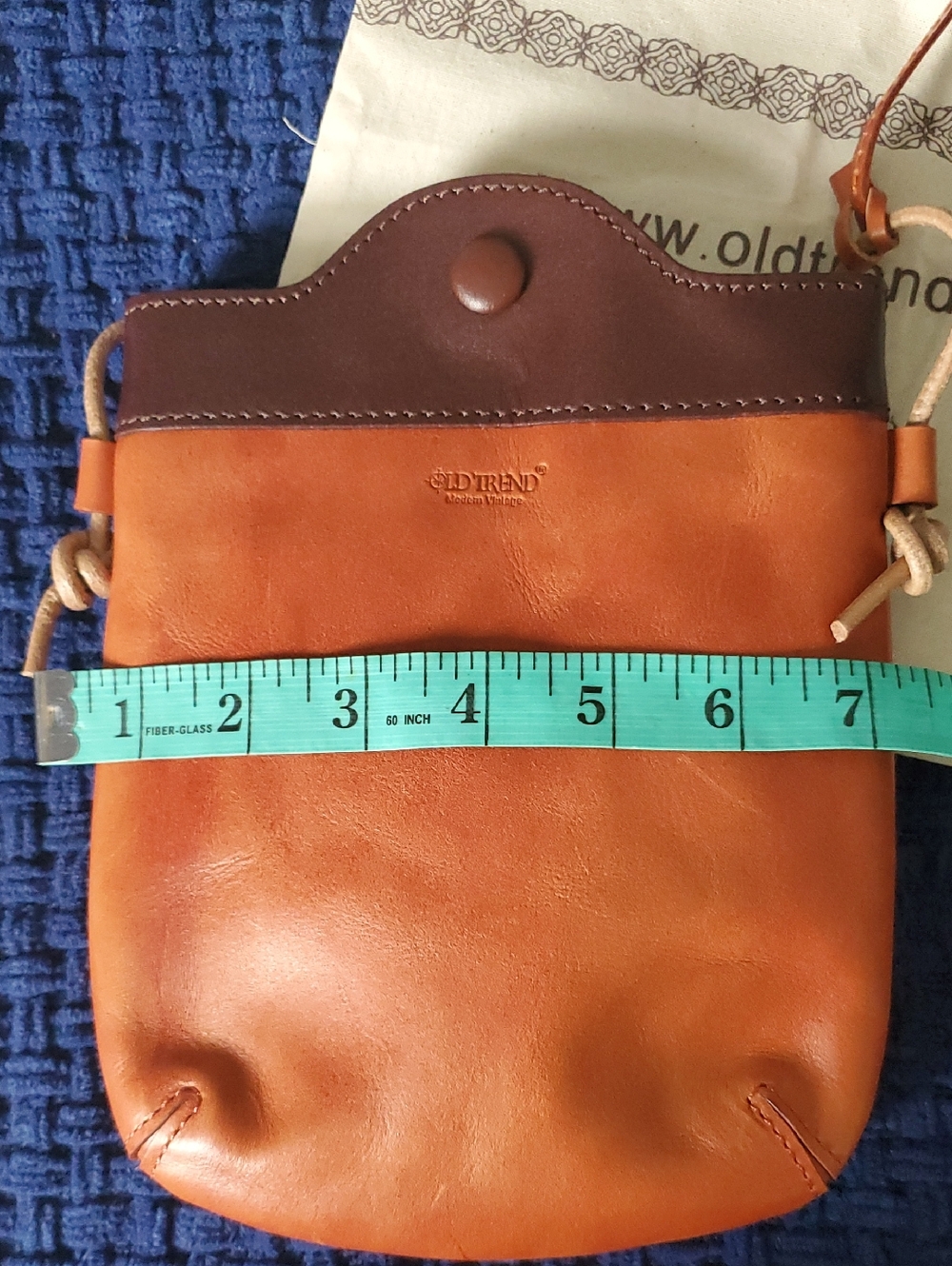 Old Trend Two-Tone Leather Drawstring Crossbody Bag in Saddle Brown - Picture 7 of 10